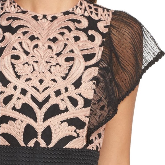 Beautiful embroidered dress - Picture 4 of 7